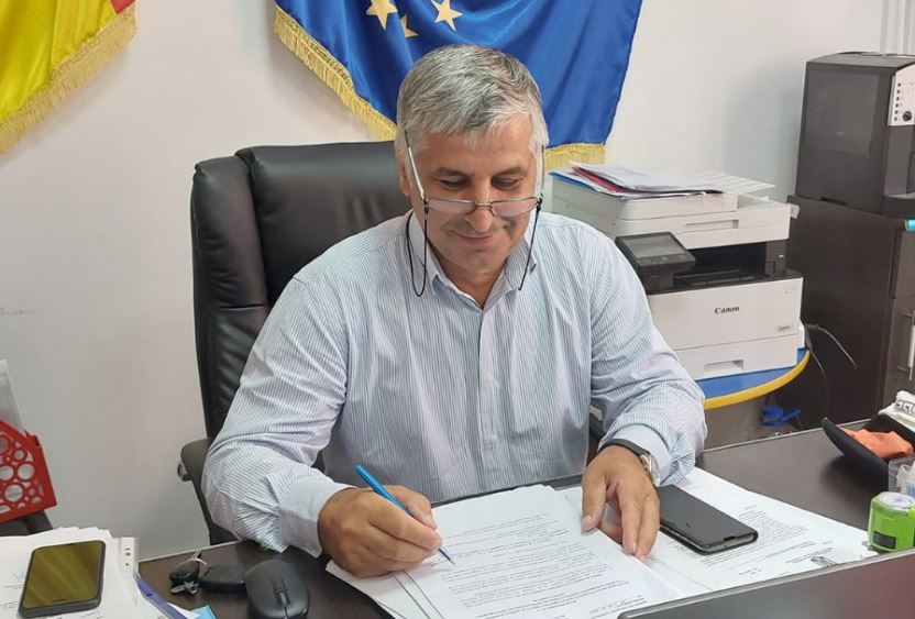 Dolj două contracte de finanțare de 1,2 milioane euro au fost semnate de Primăria Teasc