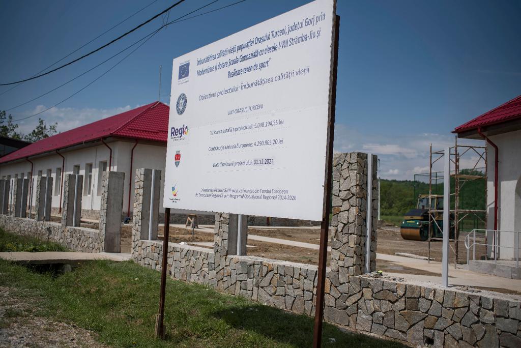 Gorj Primăria orașului Turceni a modernizat Școala Gimnazială Stâmba-Jiu cu fonduri europene obținute prin Programul Operațional Regional 2014-2020