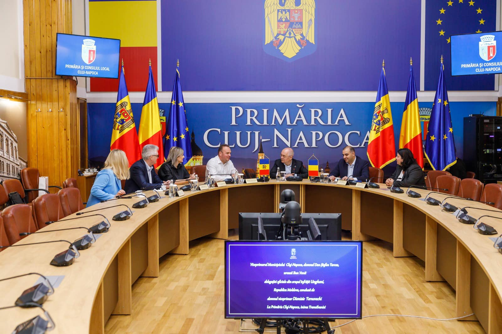 Primarul Emil Boc a discutat despre colaborările dintre Cluj-Napoca și orașul Ungheni cu reprezentanții municipalității moldovene