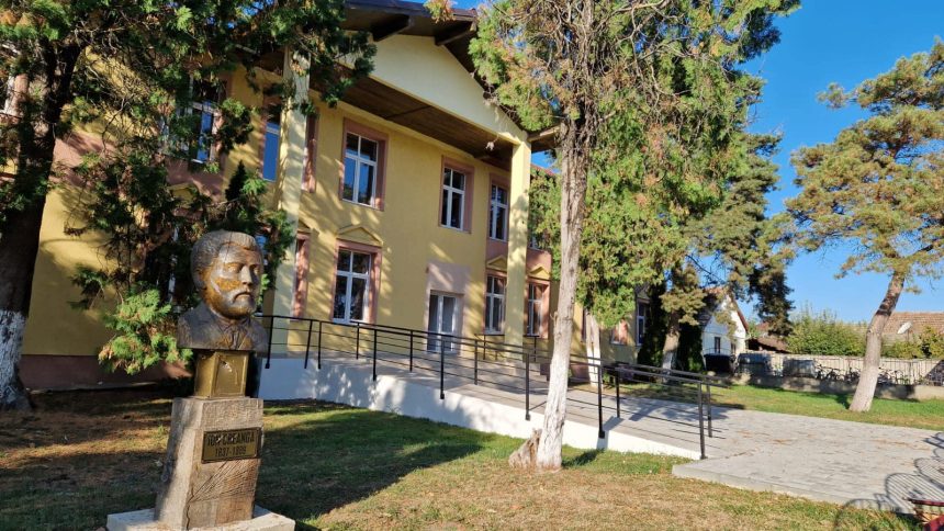 Arad: Primarul Bogdan Ban a anunțat finalizarea lucărilor de reabilitare realizate la Liceu Ion Creangă din orașul Curtici