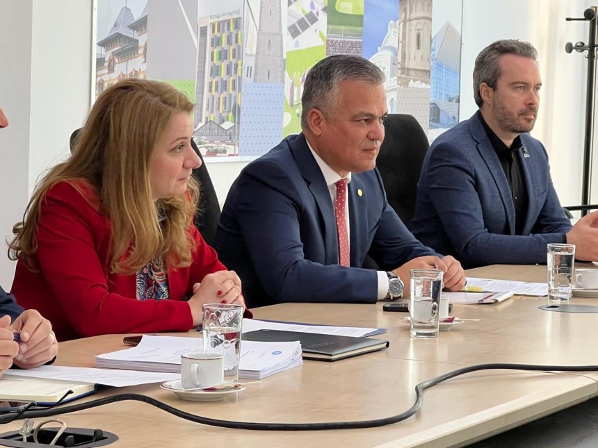 Ministrul Adrian-Ioan Veștea a avut o ședință de lucru cu Ministra Ligia Deca referitoare la acordarea facilităților de transport pentru elevi