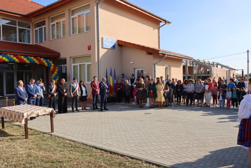 Președintele CJ Arad Iustin Cionca a participat la inaugurarea noii școli din Fântânele. Investiție de aproximativ 3,5 milioane lei