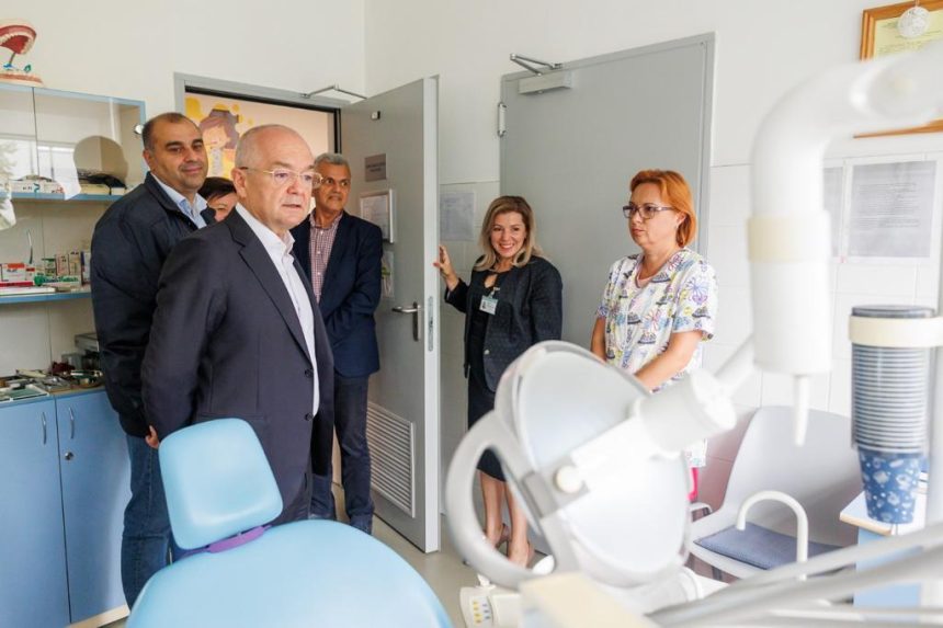 Primarul Emil Boc: 206 clujeni au beneficiat de servicii gratuite de medicină dentară