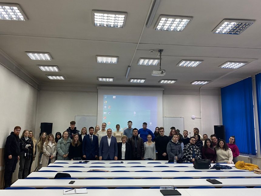 Cluj-Napoca: Viceprimarul Dan Ștefan Tarcea a discutat cu studenții Facultății de Studii Europene despre provocările administrației moderne și performanțele administrației clujene