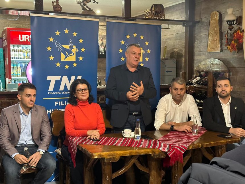 Deva: Primarul Florin Oancea a participat la Cafeneaua Liberală organizată de TNL Municipiul Hunedoara