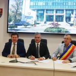 Președintele CJ Arad Iustin Cionca: Ministrul Adrian Veștea și primarul Marius Silviu Oneț au semnat contractul de finanțare privind extinderea rețelei de apă și canalizare în comuna Covăsînț