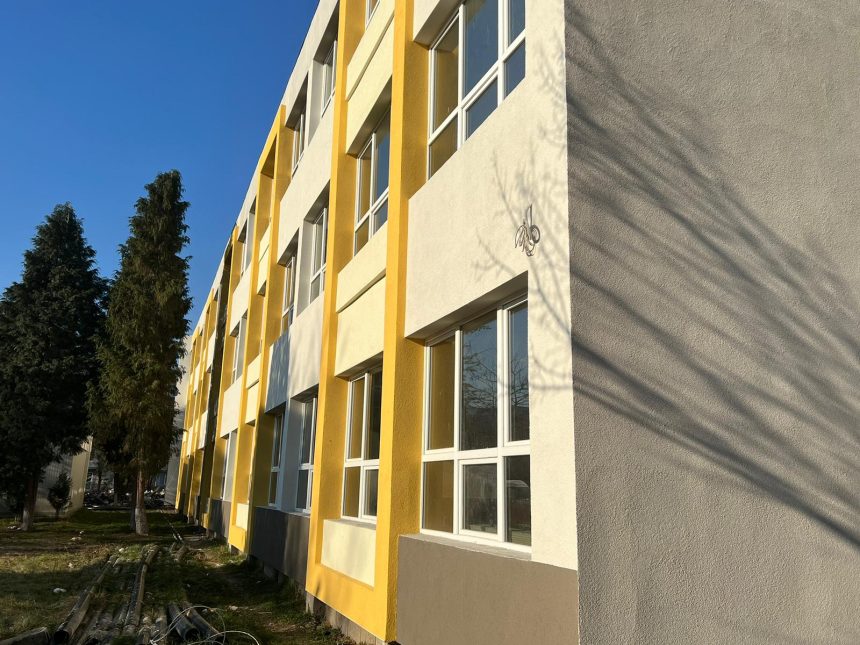 Deva: Primarul Florin Oancea a anunțat că se lucrează la reabilitarea și modernizarea Școlii Generale nr. 5 de pe strada Scărișoara