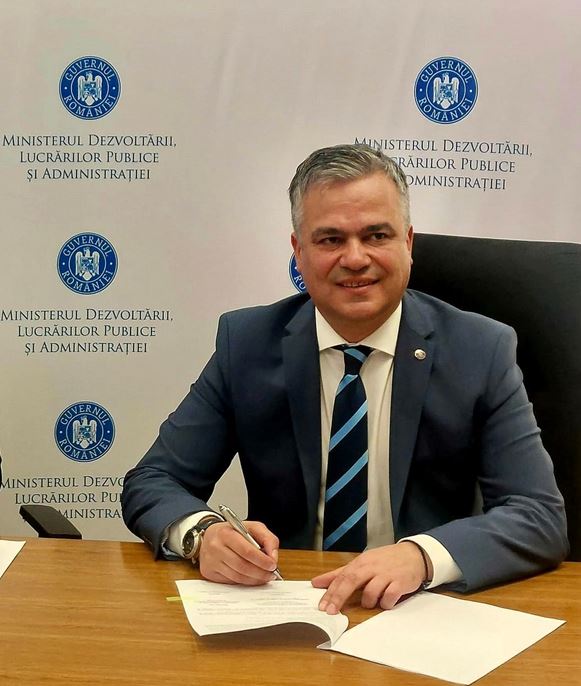 Ministrul Adrian Veștea a semnat 44 de contracte prin Programul ”Anghel Saligny” în valoare de 392,65 mil. lei