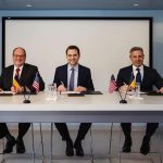 Ministrul Sebastian Burduja a semnat la Boston o scrisoare de intenție cu compania Lockheed Martin pentru dezvoltarea tehnologiei de producție a bateriilor în România