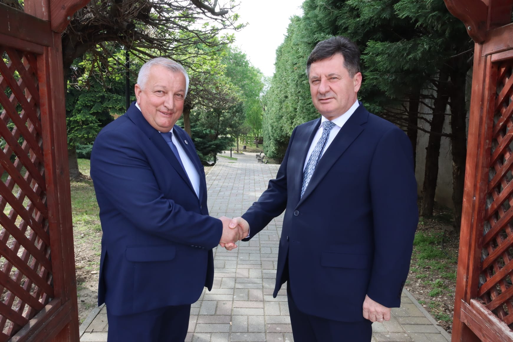 Președintele CJ Arad Iustin Cionca Primăria și Consiliul Județean au insistat la Zăbrani cu proiecte de drumuri, rețele de utilități și dezvoltarea serviciilor